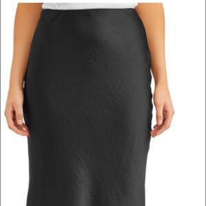 NWT Love Sadie Women's Midi Slip Skirt 💗